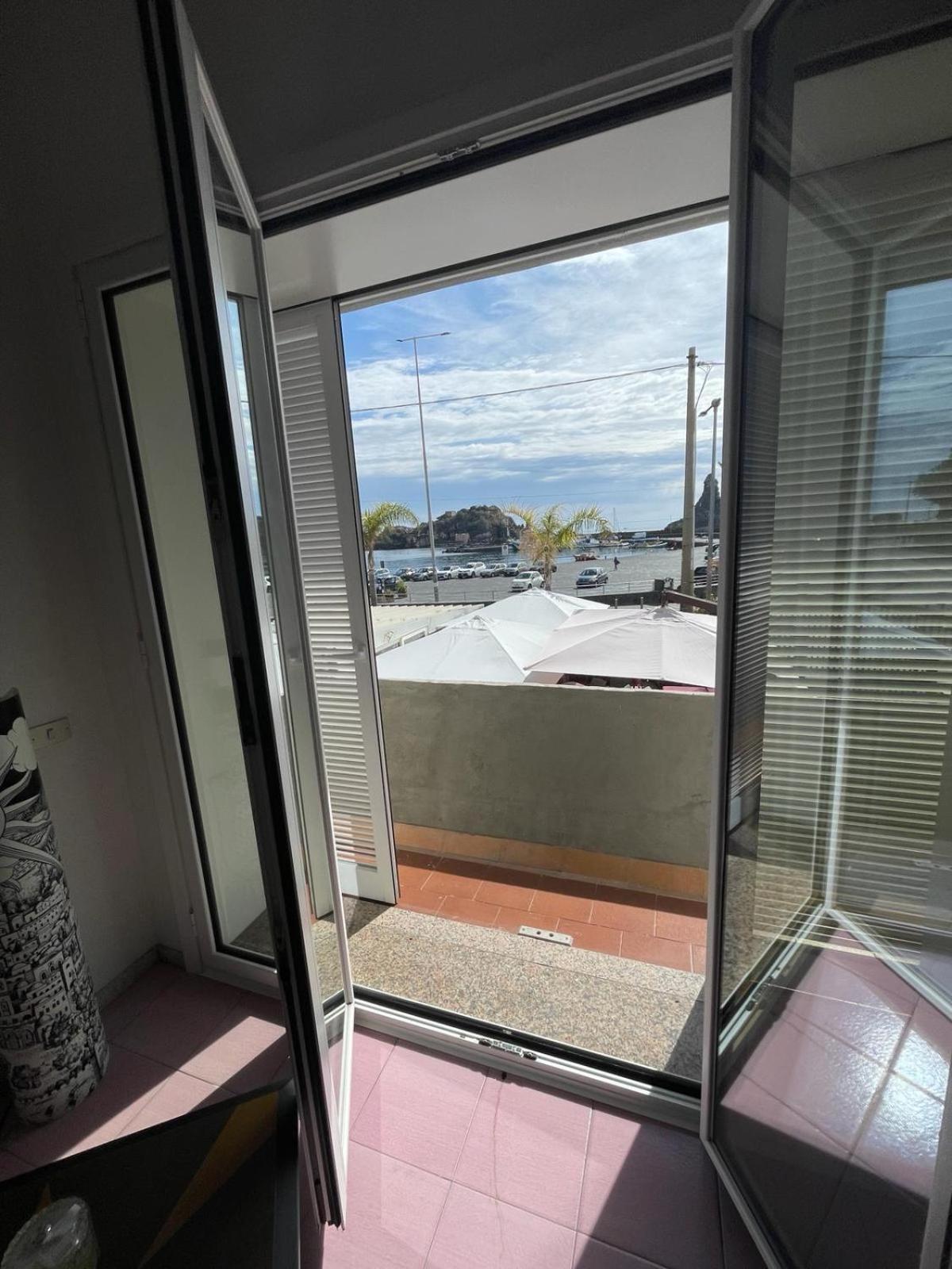 Terrazza Faraglioni Appartement Aci Trezza Buitenkant foto