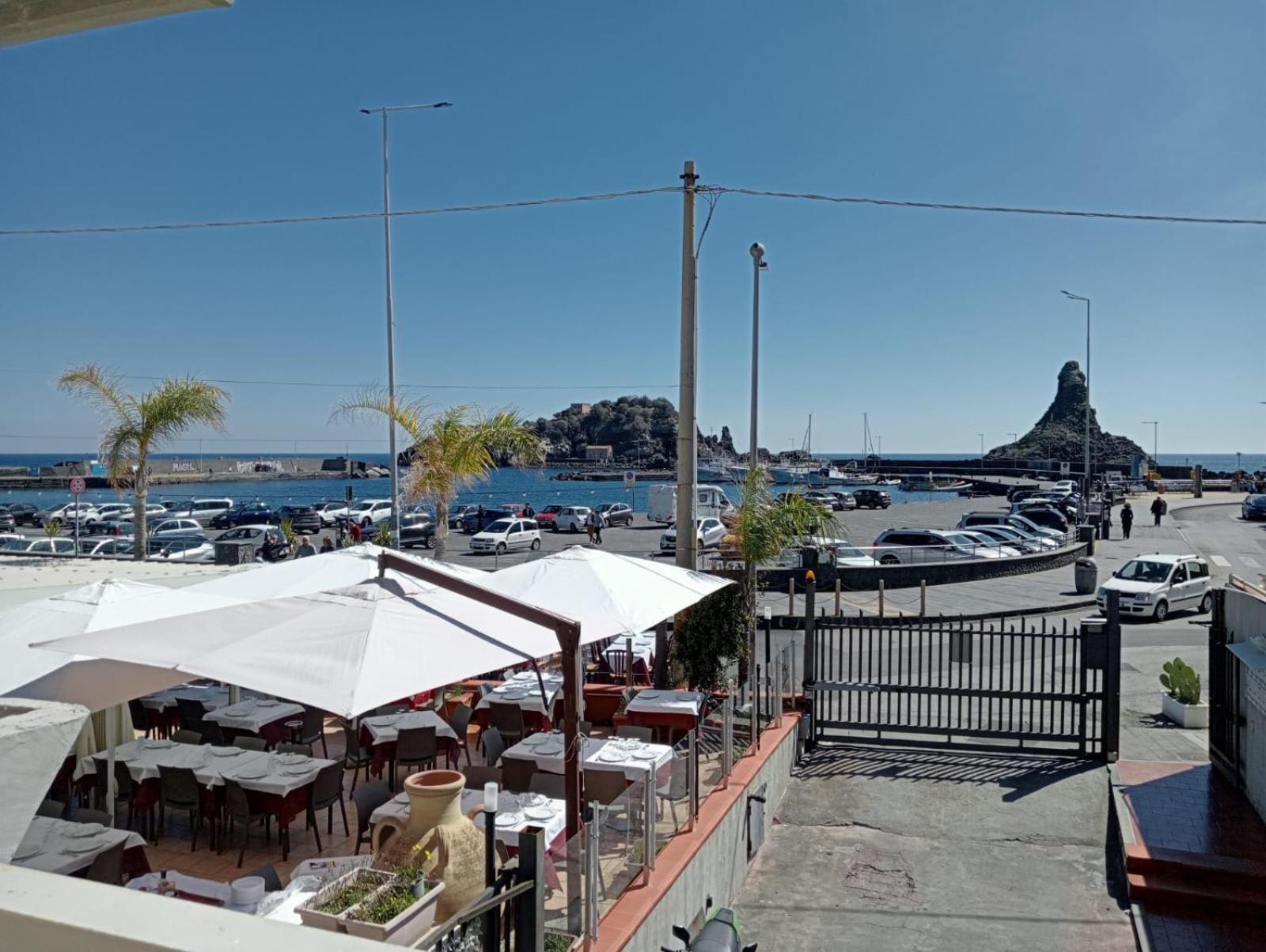 Terrazza Faraglioni Appartement Aci Trezza Buitenkant foto